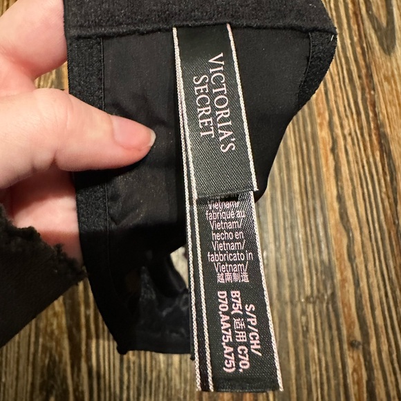 VICTORIAS SECRET BLACK SHINE Women's Bra with NO PADDING Embellished Straps - Picture 5 of 6
